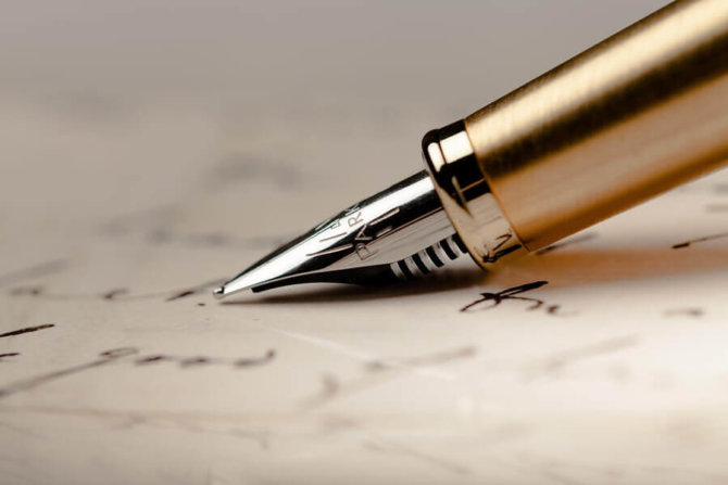 Five gold fountain pens you will love