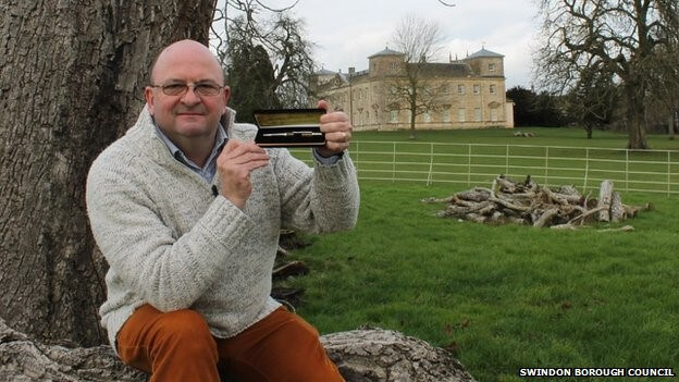 300 year-old tree turned into remarkable pens after falling to winter storms